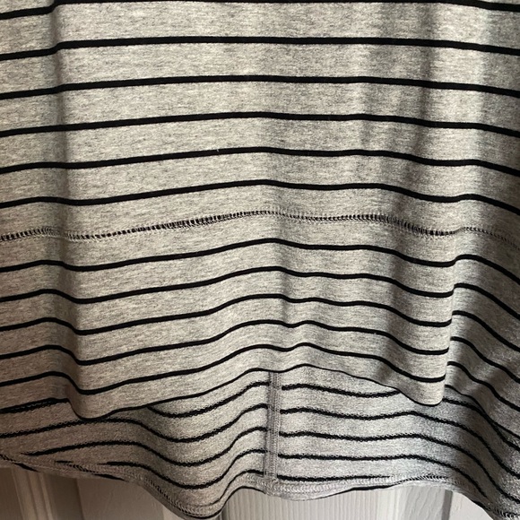 3/$10 Liz Claiborne Turtleneck Tunic - Picture 3 of 4